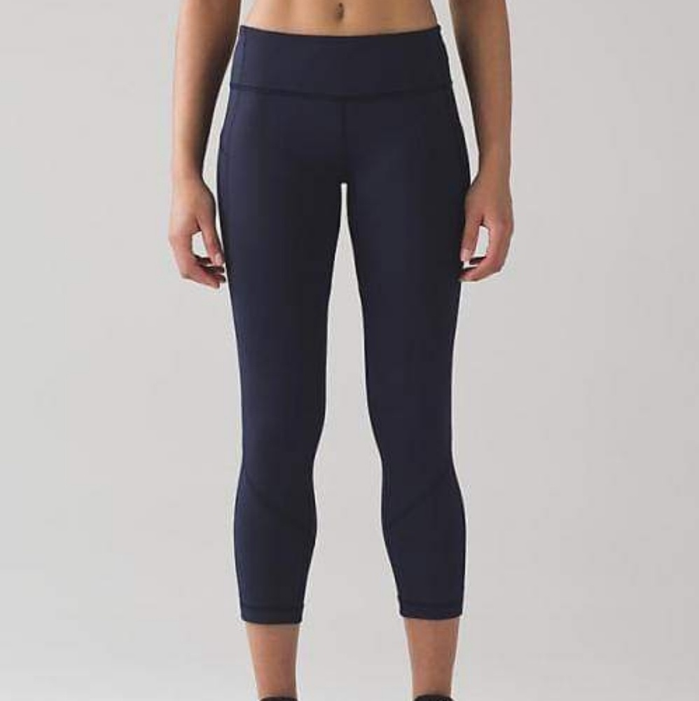 Navy blue Wunder Under cropped leggings